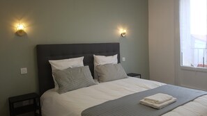 3 slaapkamers, een strijkplank/strijkijzer, wifi, beddengoed