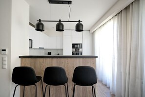 Deluxe Apartment, 4 Bedrooms, Balcony | In-room dining - Urban Melodies Apartment (Athens)