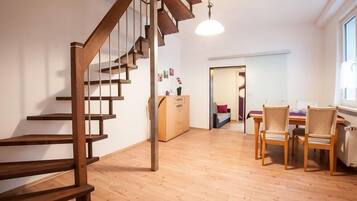 Apartamento familiar | Zona de estar | Una televisión de pantalla plana