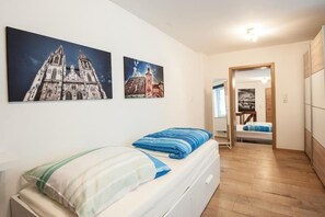 ファミリー アパートメント | セーフティボックス (室内)、客室ごとに異なる装飾、客室ごとに異なるインテリア、アイロン / アイロン台