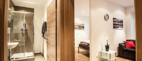 City Apartment | Bathroom | Shower, hair dryer, towels, soap