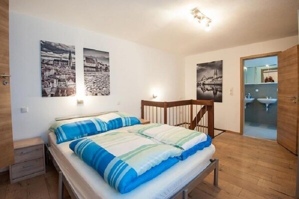 ファミリー アパートメント | セーフティボックス (室内)、客室ごとに異なる装飾、客室ごとに異なるインテリア、アイロン / アイロン台