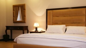 Chambre luxueuse | Coffre-fort pour ordinateur portable, rideaux d’obscurcissement