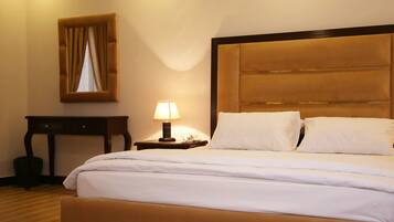 Luxury Room | In-room safe, blackout curtains, soundproofing, iron/ironing board