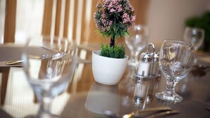Repas dans la chambre