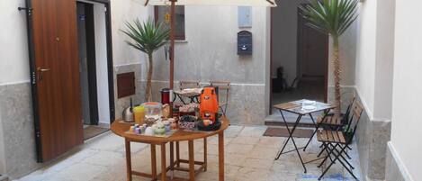 Free daily buffet breakfast