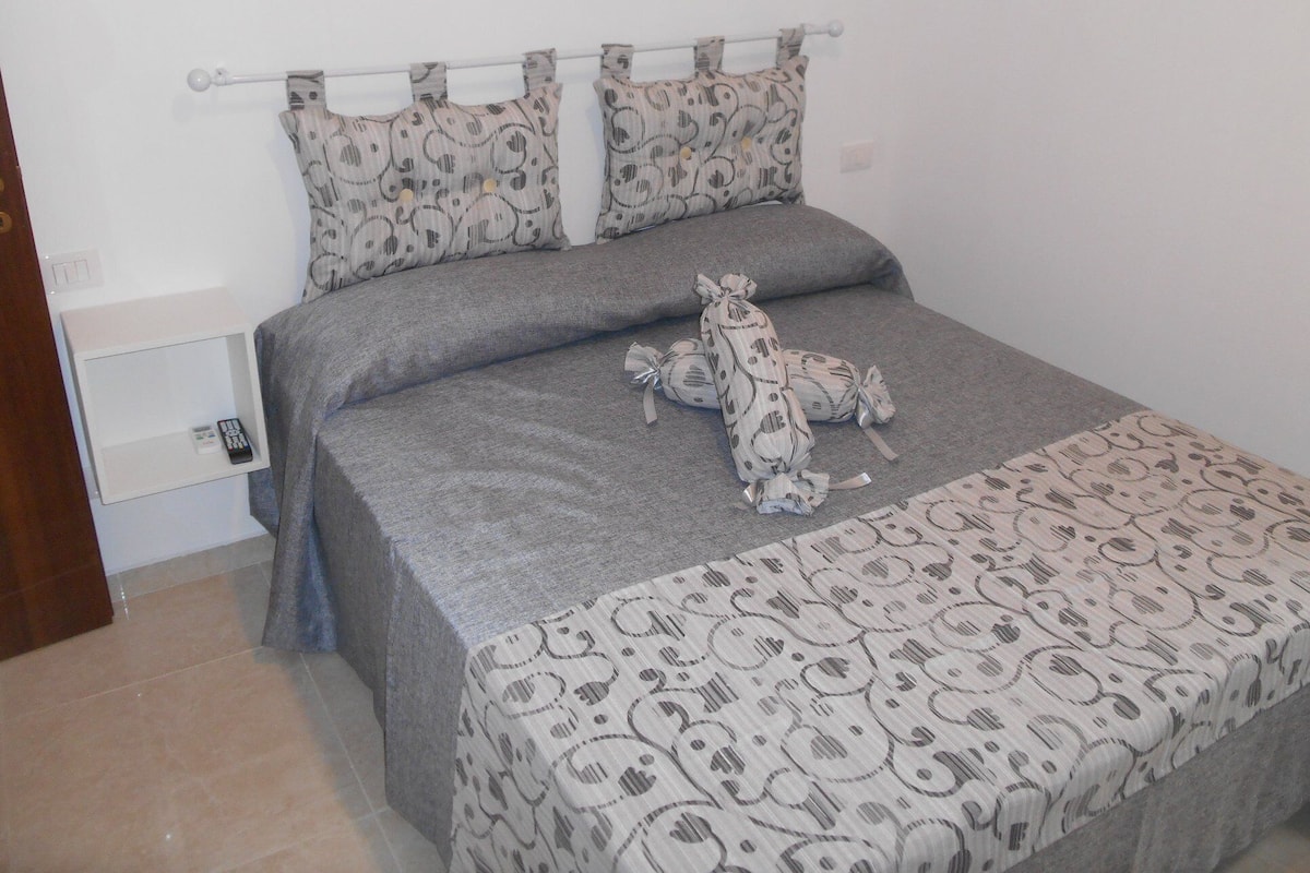 Quadruple Room | Minibar, in-room safe, soundproofing, bed sheets