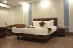 Soundproofing, free WiFi - Preet Palace (New Delhi)