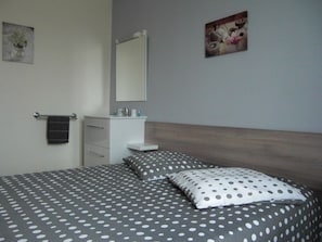 Sistema de insonorización, wifi gratis y ropa de cama