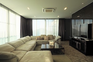Luxury-Apartment | Wohnbereich | Smart-TV