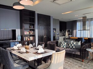 奢华公寓 | 起居区 | 智能电视