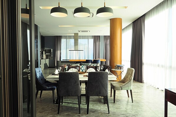 Luxury Apartment | In-room dining
