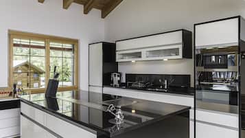 Dupleks Deluks, 4 kamar tidur, perapian, pemandangan gunung | Dapur pribadi | Lemari es, oven, mesin pencuci piring, dan mesin espresso