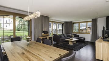 Deluxe-Apartment, 3 Schlafzimmer, Erdgeschoss | Wohnzimmer