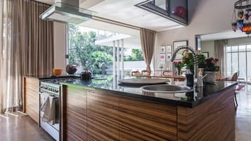 Habitació doble | Cuina compartida | Frigorífic, microones, placa de cuina i cafetera exprés