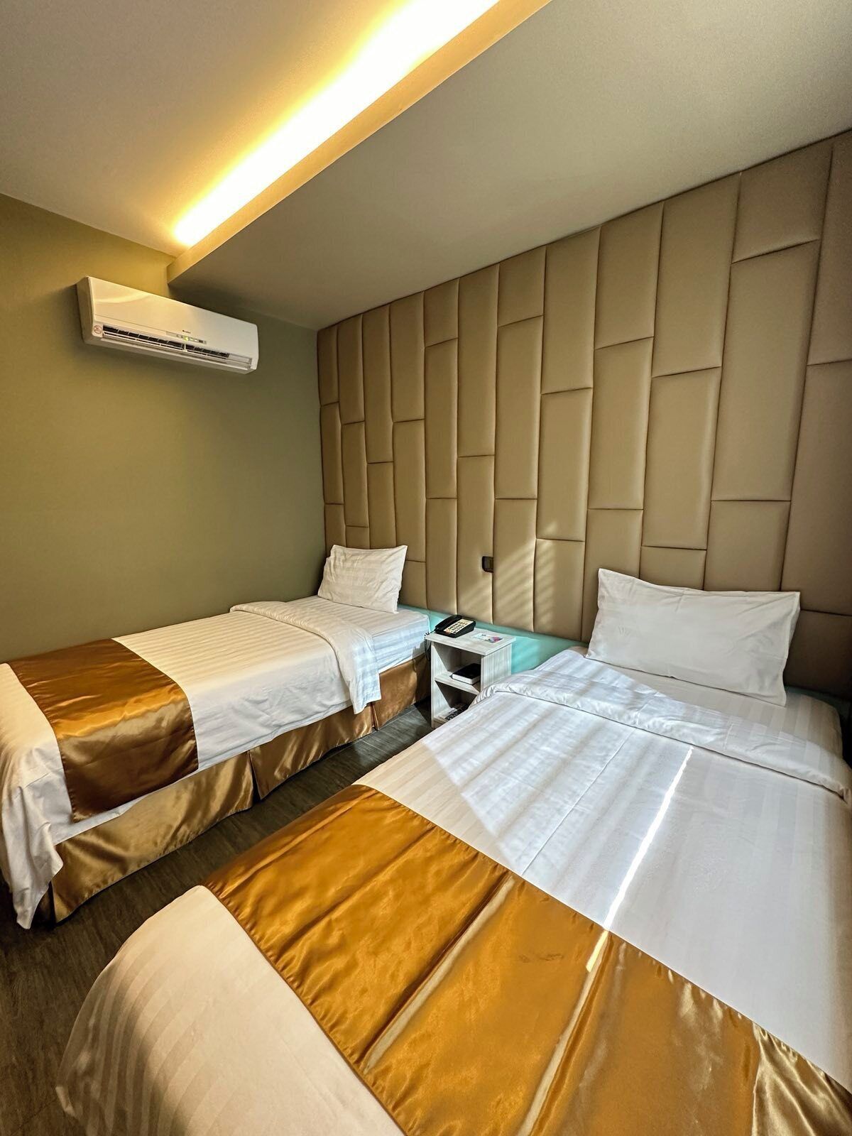 studio twin | 1 bedroom, select comfort beds, minibar, in-room safe