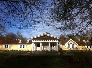 Front of property - Skärva Herrgård (Nättraby)