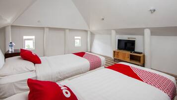 Kamar Twin Standar | Meja kerja, kedap suara, Wi-Fi gratis, dan seprai linen