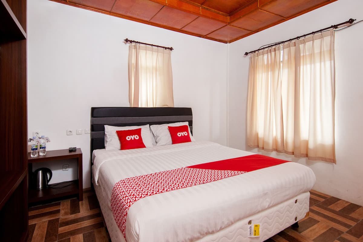 Deluxe Double Room | Desk, soundproofing, free WiFi, bed sheets