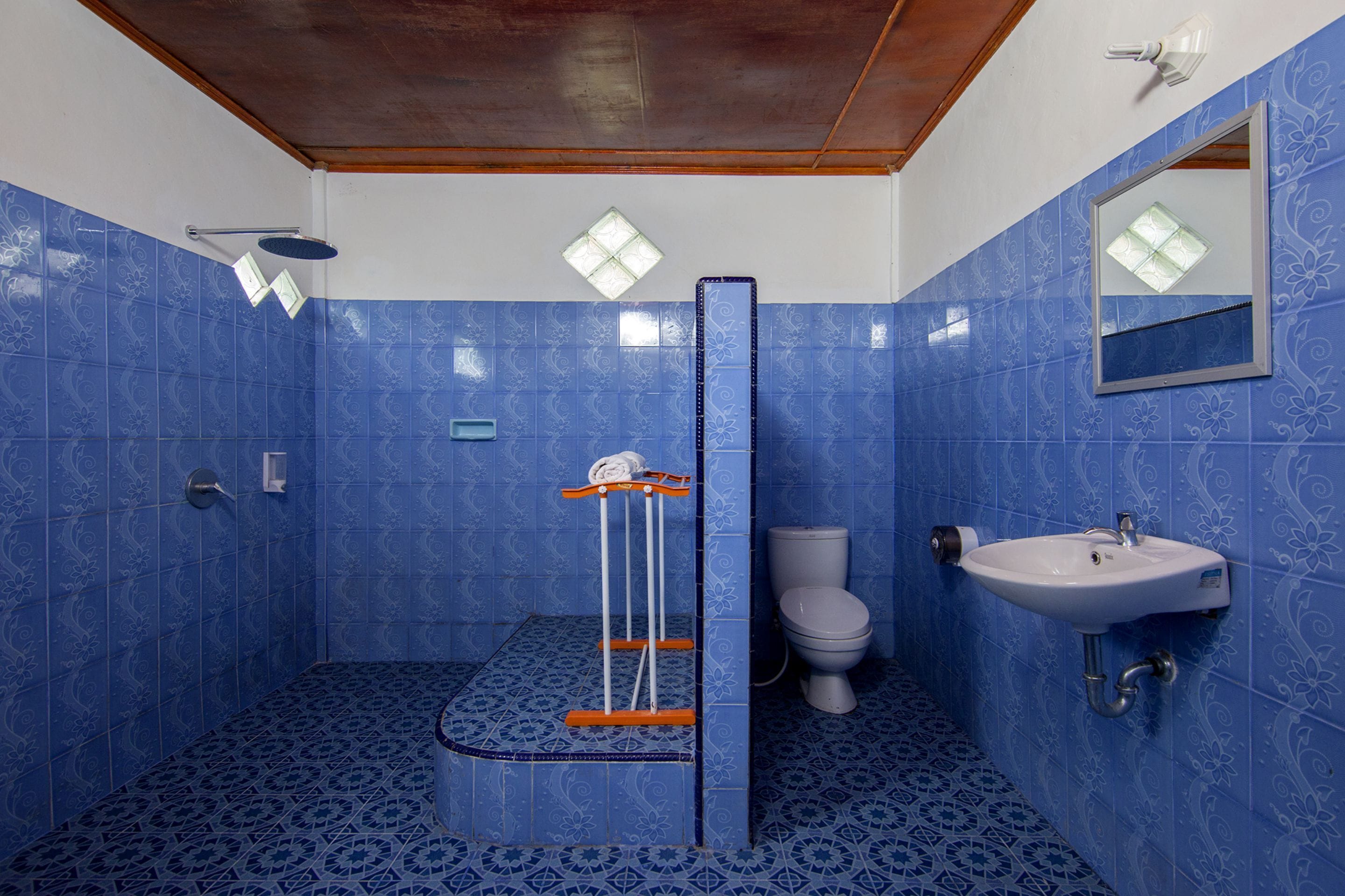 Deluxe Double Room | Bathroom | Shower, towels