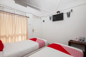 Kamar Double Keluarga | Meja kerja, kedap suara, Wi-Fi gratis, dan seprai linen