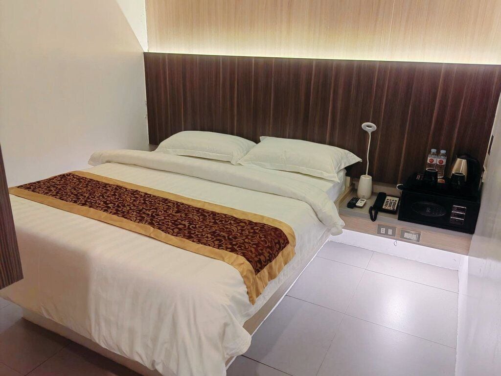 In-room safe, desk, iron/ironing board, free WiFi