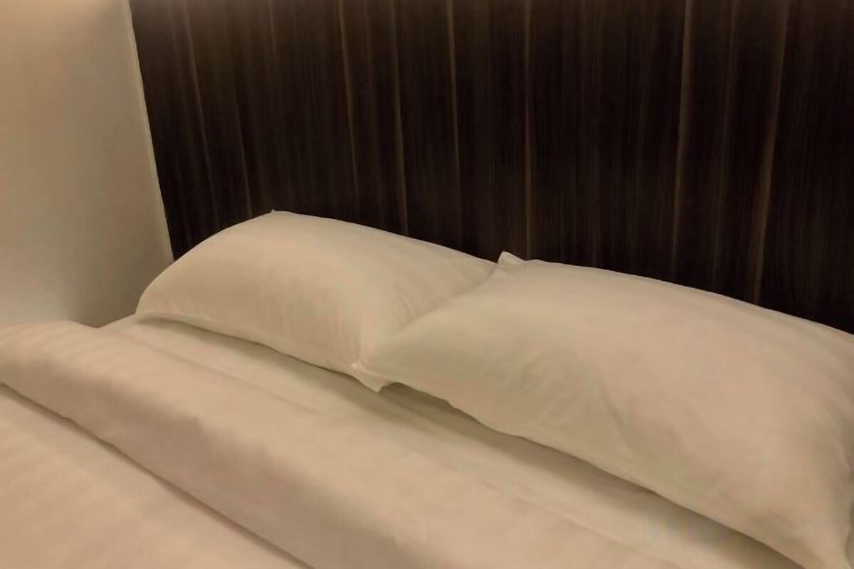 In-room safe, desk, iron/ironing board (on request), WiFi (free)