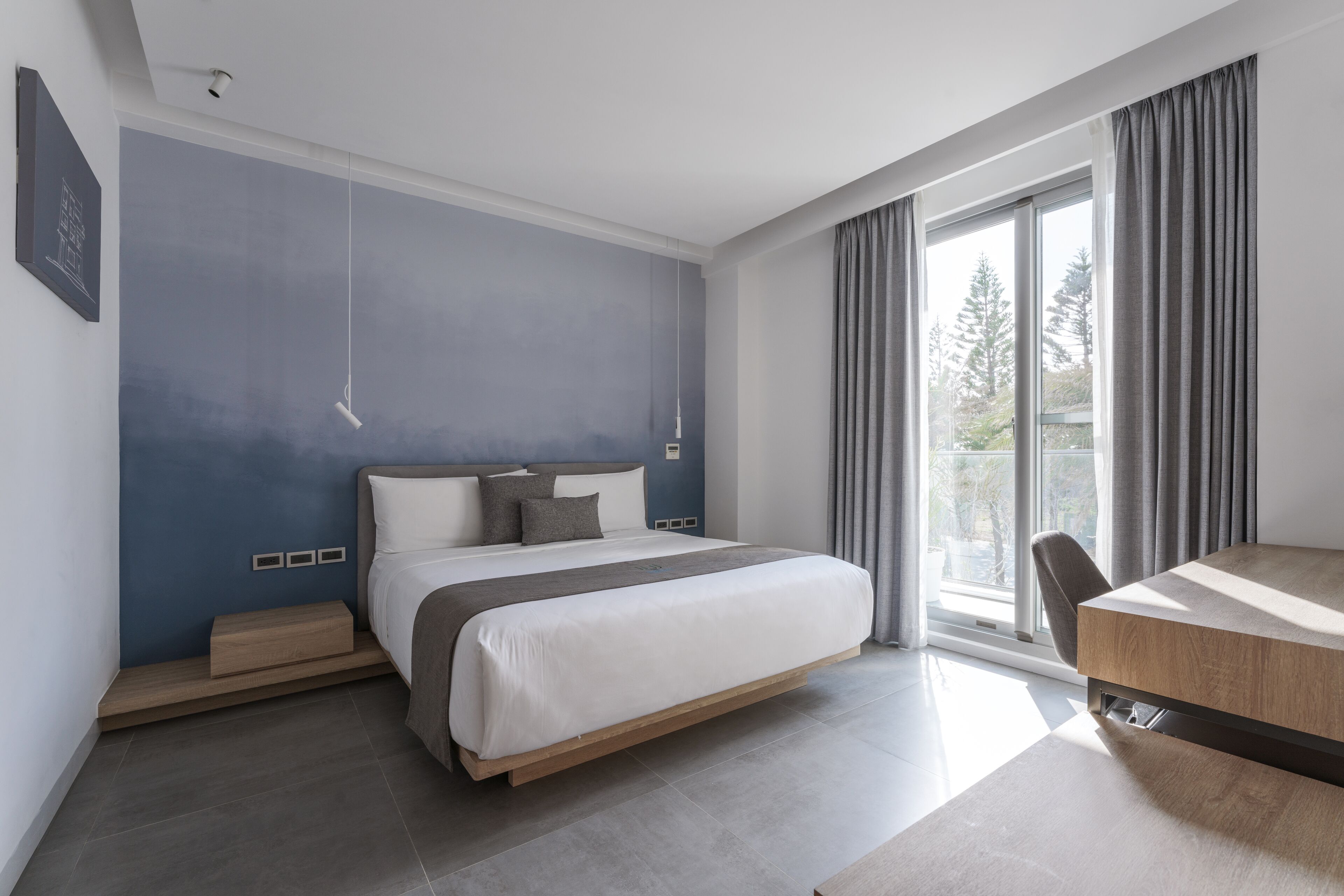 Quarto casal elite | Edredons de pluma, individualmente mobiliados, escrivaninha