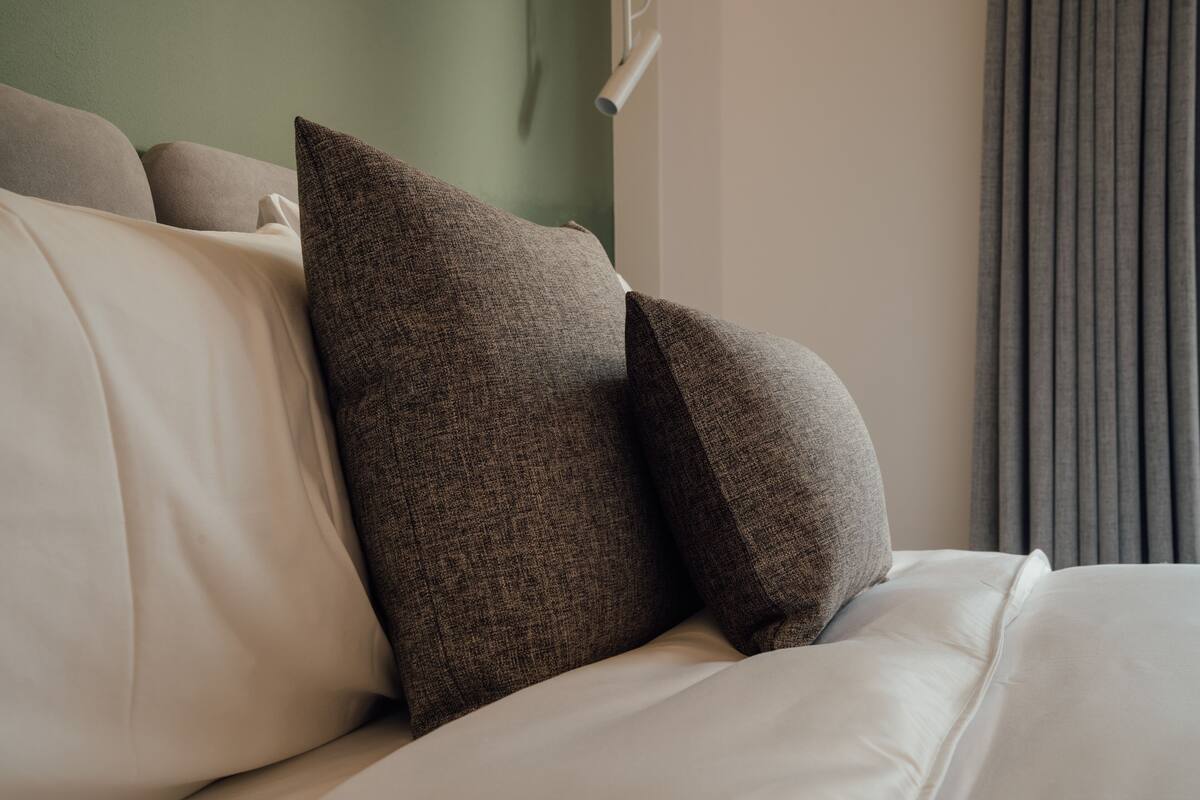 Down comforters, desk, laptop workspace, WiFi (free)