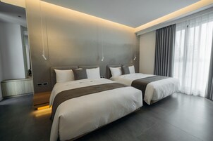 Down duvets, individually furnished, desk, laptop workspace