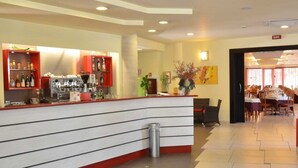 Bar (trong khuôn viên)