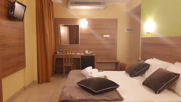 Double Room, Sea View | In-room safe, desk, laptop workspace, blackout drapes