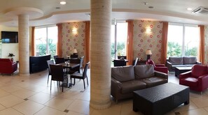 Lobby-lounge