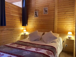 2 chambres, fer et planche à repasser, lit parapluie, Wi-Fi gratuit