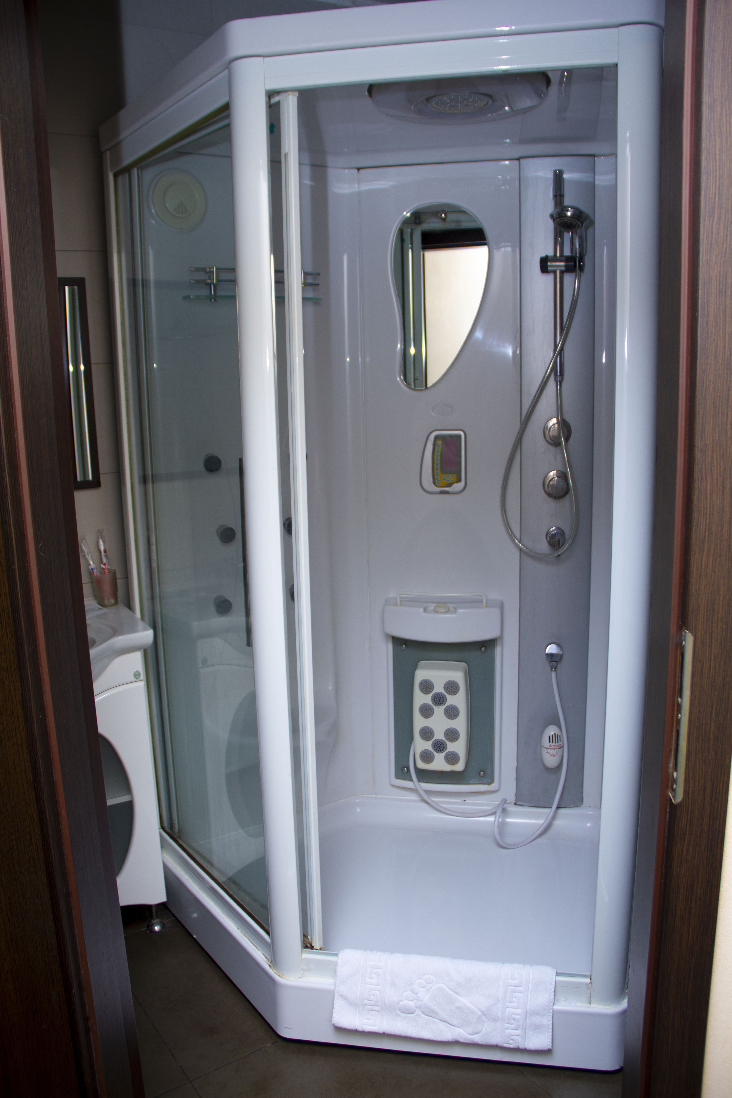 Superior Double Room | Bathroom shower