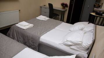 Family Triple Room | Minibar, soundproofing, iron/ironing board, free WiFi