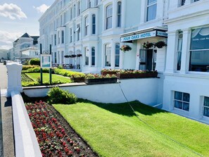 Front of property - Four Oaks Hotel (Llandudno)