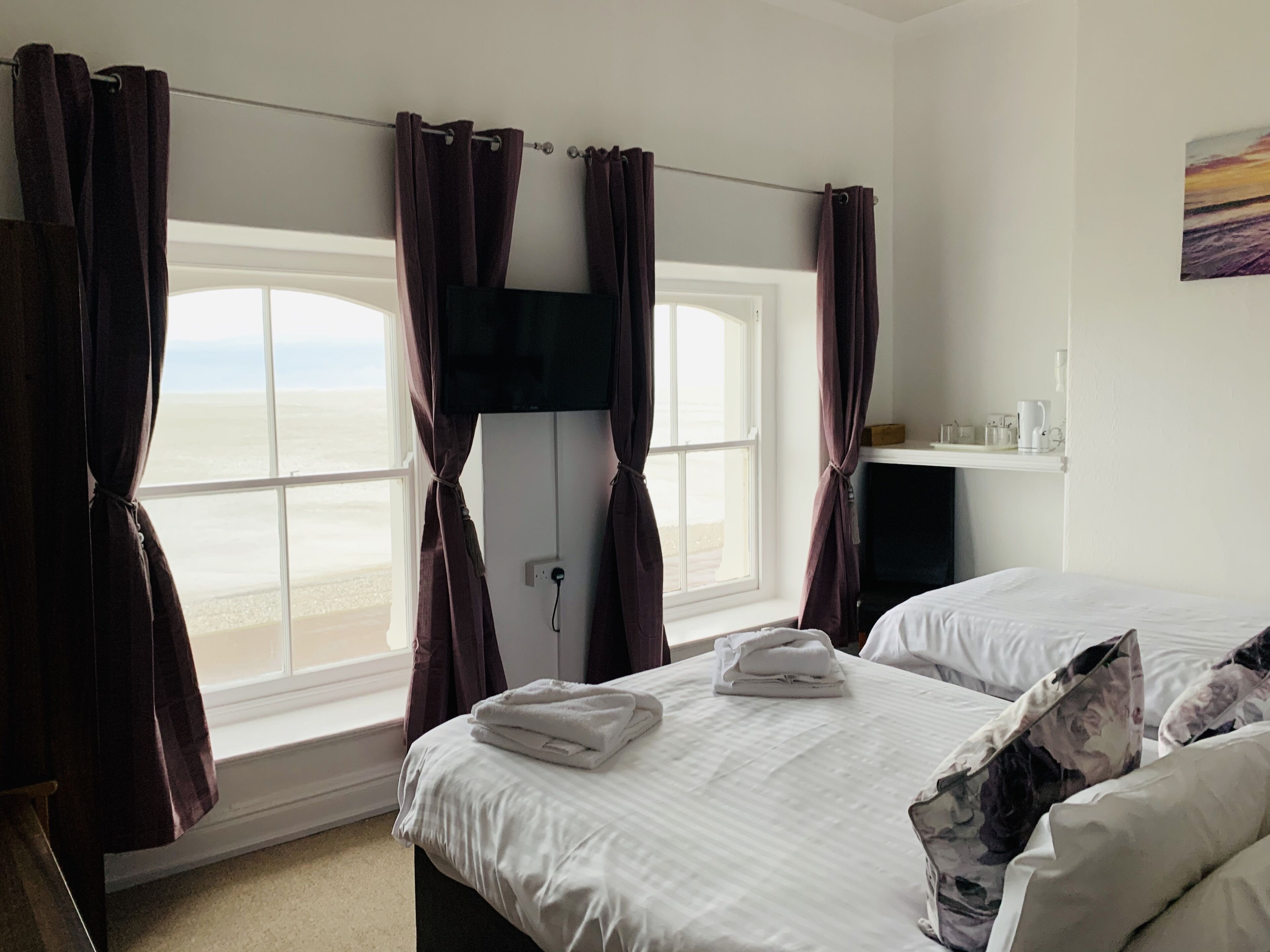 Cortinas opacas, tabla de planchar con plancha, wifi gratis