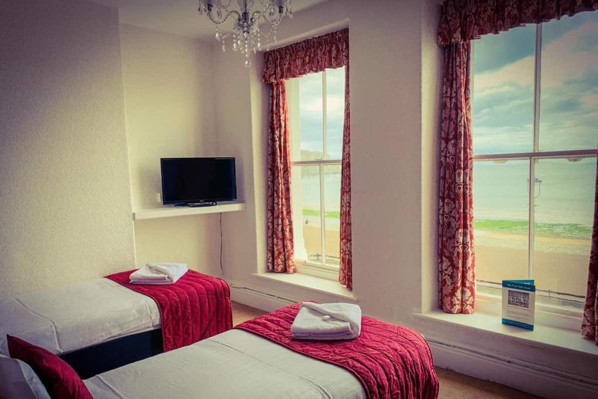Twin Room, Sea View | Blackout curtains, iron/ironing board, free WiFi, bed sheets