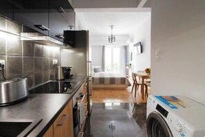 Oven, coffee/tea maker, toaster, cookware/dishes/utensils