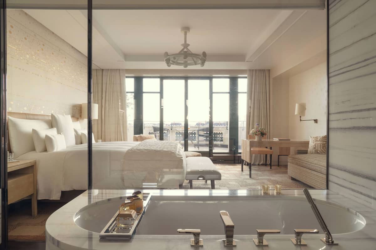 Junior Suite, Balcony | Bathroom