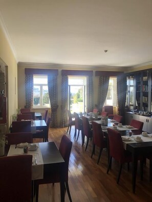 Free daily continental breakfast  - Hotel Rural Quinta da Vista Alegre (Pacos De Ferreira)