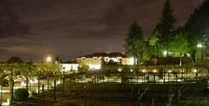住宿正面 (夜晚)