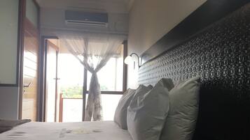 Quarto casal luxo | Roupas de cama premium, cofres nos quartos, individualmente decorados