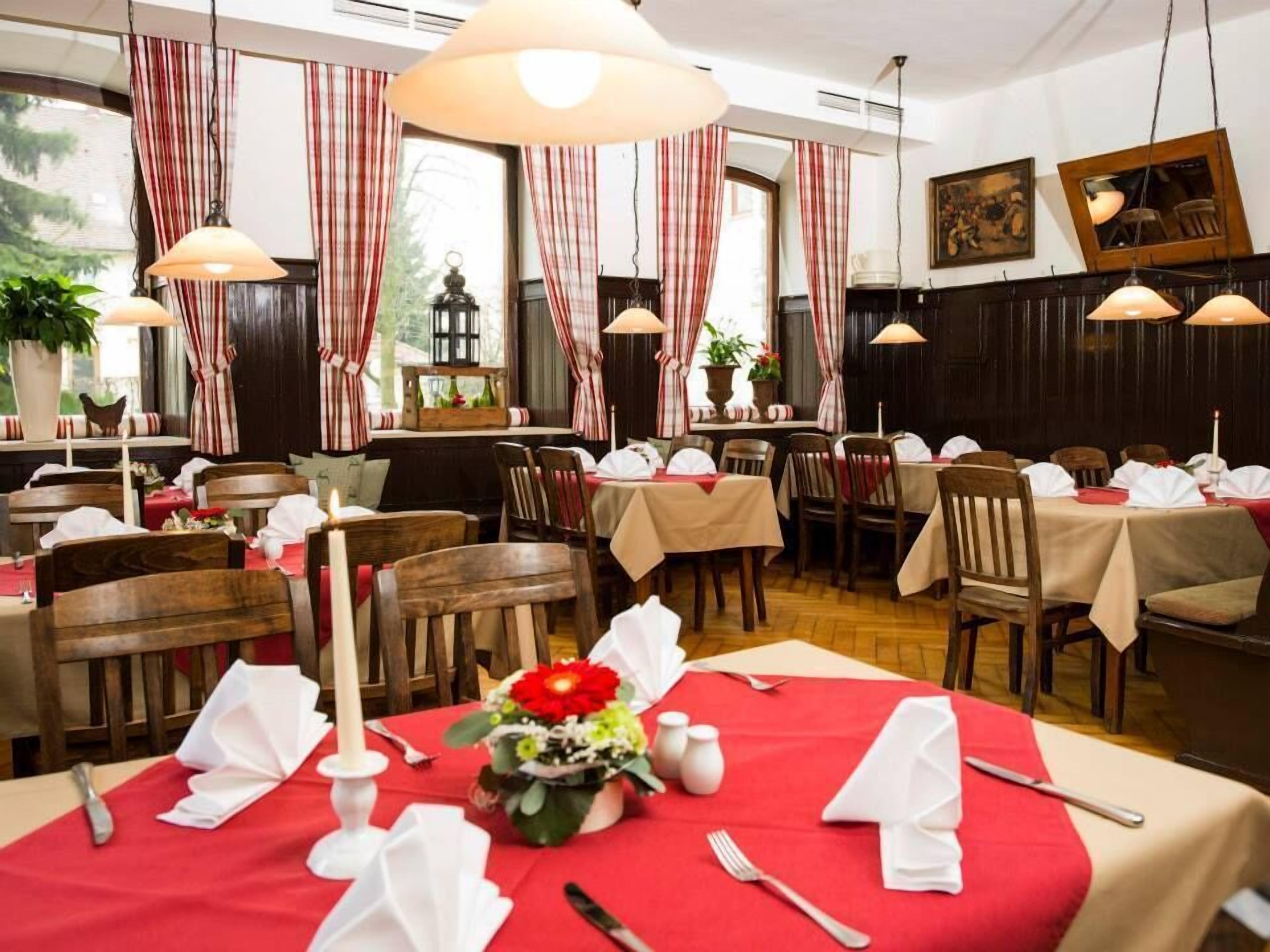 lunch and dinner served