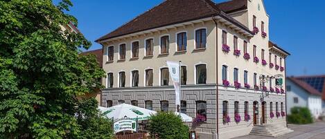 Mặt tiền nơi lưu trú