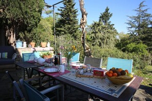 Free daily continental breakfast  - Mas Lamon - Chambres d'hôtes (Perpignan)