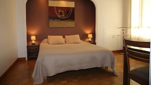 Habitación doble superior, vista al jardín | Tabla de planchar con plancha, cunas gratuitas y camas extra 
