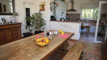 Sudah termasuk sarapan ala kontinental setiap hari