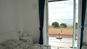 Habitación panorámica | Cortinas opacas, wifi gratis, ropa de cama